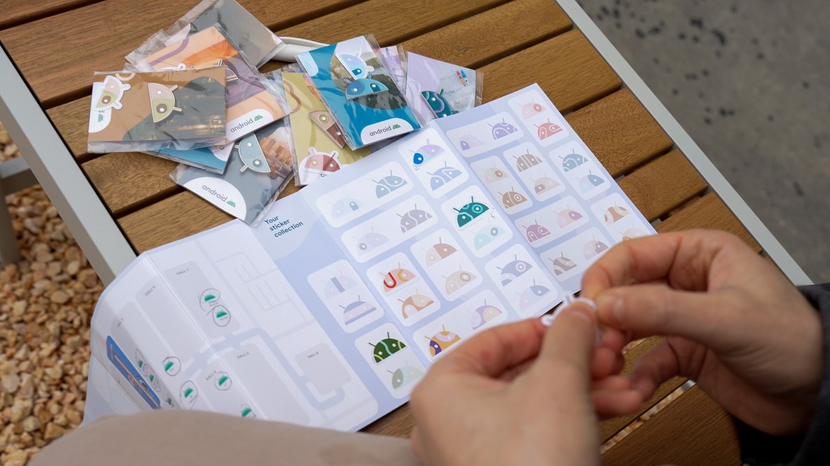 Google distribue une carte avec la liste des stands. C'est là qu'on doit coller les autocollants. // Source : Nino Barbey pour Numerama Google distribue une carte avec la liste des stands. C'est là qu'on doit coller les autocollants. // Source : Nino Barbey pour Numerama