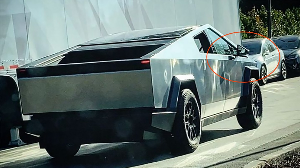 Prototype surpris dans les rues de Palo Alto // Source : @ftronz sur Instagram Prototype surpris dans les rues de Palo Alto // Source : @ftronz sur Instagram