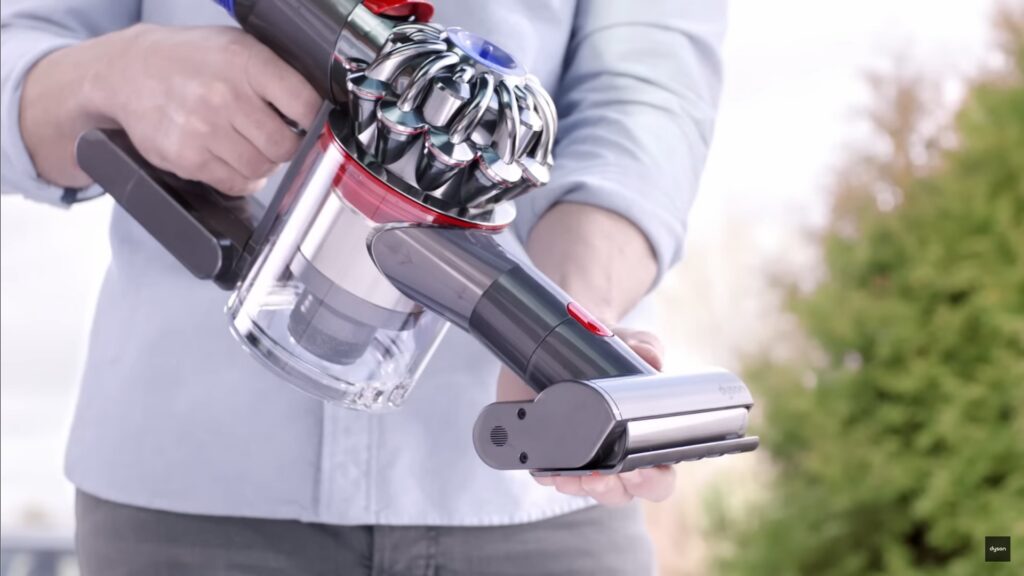 Se transforme rapidement en aspirateur à main // Source : Dyson Se transforme rapidement en aspirateur à main // Source : Dyson