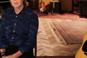 Paul McCartney dans Derrière les murs des studios Abbey Road // Source : Mary McCartney/Disney+