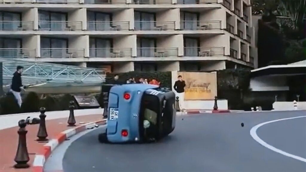 Accident de la Citroën Ami à Monaco // Source : @Archiehamiltonracing tiktok Accident de la Citroën Ami à Monaco // Source : @Archiehamiltonracing tiktok