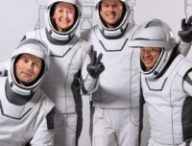 Des astronautes, dont Thomas Pesquet, en blanc. // Source : Flickr/CC/SpaceX (photo recadrée) Des astronautes, dont Thomas Pesquet, en blanc. // Source : Flickr/CC/SpaceX (photo recadrée)