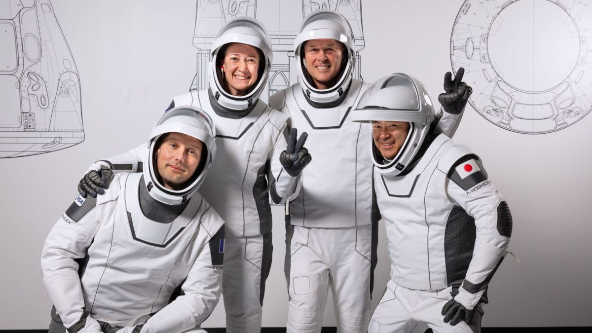 Des astronautes, dont Thomas Pesquet, en blanc. // Source : Flickr/CC/SpaceX (photo recadrée) Des astronautes, dont Thomas Pesquet, en blanc. // Source : Flickr/CC/SpaceX (photo recadrée)