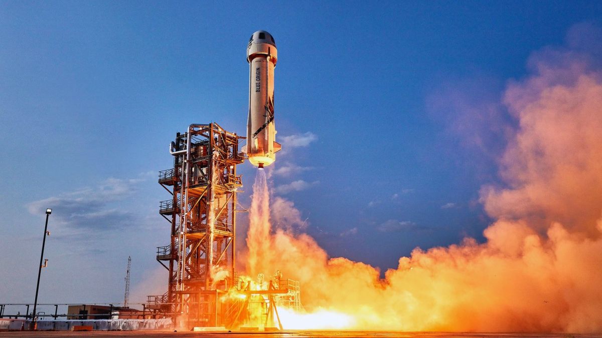 La fusée de Blue Origin. // Source : Blue Origin (modifiée avec Canva) La fusée de Blue Origin. // Source : Blue Origin (modifiée avec Canva)