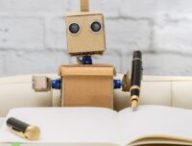 Buzzfeed a publié en cachette des articles écrits par des robots // Source : Canva Buzzfeed a publié en cachette des articles écrits par des robots // Source : Canva
