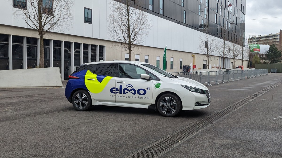 Elmo voiture télécommandée en autopartage // Source : Raphaelle Baut Elmo voiture télécommandée en autopartage // Source : Raphaelle Baut
