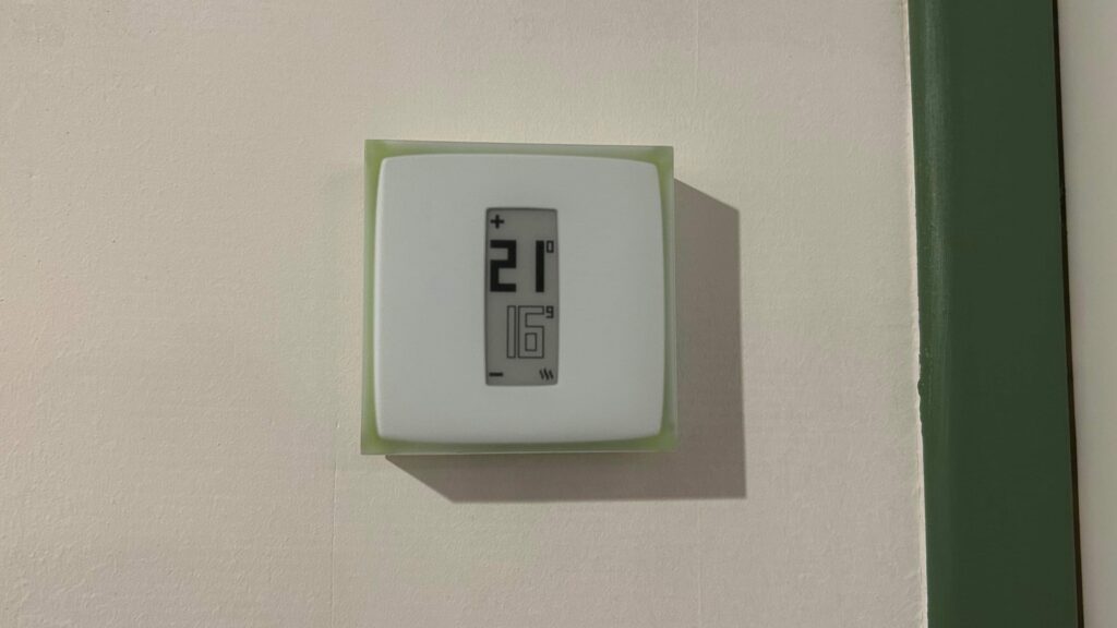Le thermostat Nest que nous avons essayé // Source : Numerama Le thermostat Nest que nous avons essayé // Source : Numerama