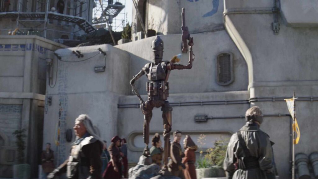 Une statue en hommage à IG-11 a été installée sur Nevarro // Source : Disney+ Une statue en hommage à IG-11 a été installée sur Nevarro // Source : Disney+