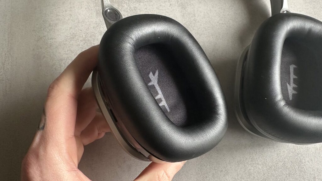 Casque gaming Logitech Astro A30 « The Mandalorian » // Source : Maxime Claudel pour Numerama Casque gaming Logitech Astro A30 « The Mandalorian » // Source : Maxime Claudel pour Numerama