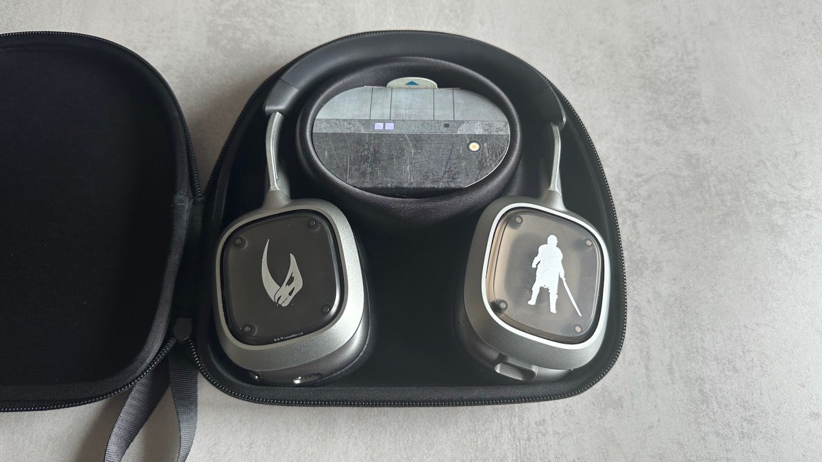 Casque gaming Logitech Astro A30 « The Mandalorian » // Source : Maxime Claudel pour Numerama Casque gaming Logitech Astro A30 « The Mandalorian » // Source : Maxime Claudel pour Numerama
