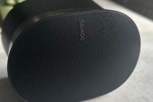 La Sonos Era 300 // Source : Maxime Claudel pour Numerama La Sonos Era 300 // Source : Maxime Claudel pour Numerama
