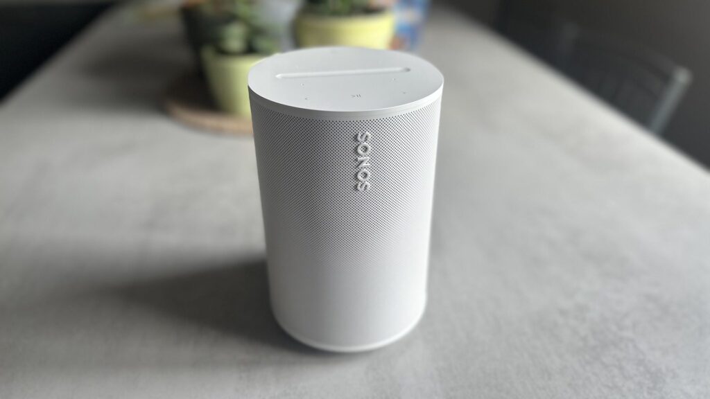 La Sonos Era 100 // Source : Maxime Claudel pour Numerama La Sonos Era 100 // Source : Maxime Claudel pour Numerama