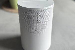 La Sonos Era 100 // Source : Maxime Claudel pour Numerama La Sonos Era 100 // Source : Maxime Claudel pour Numerama