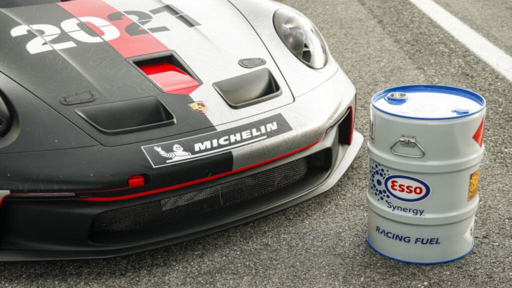 Porsche mise sur l'e-fuel pour sa 911 // Source : Porsche Porsche mise sur l'e-fuel pour sa 911 // Source : Porsche