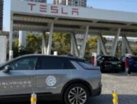 Cadillac Lyriq devant Tesla Supercharger // Source : Capture d'écran Twitter/JayInShanghai Cadillac Lyriq devant Tesla Supercharger // Source : Capture d'écran Twitter/JayInShanghai
