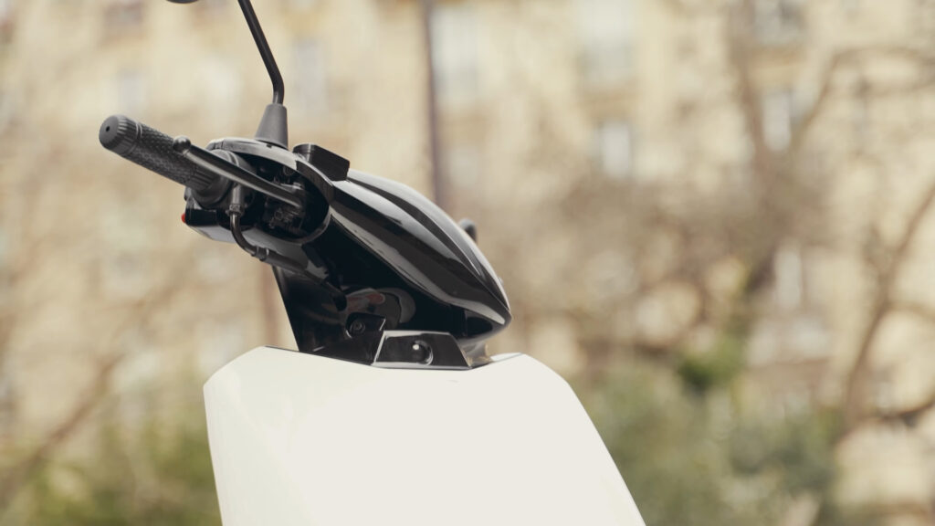 L'avant du Kymco i-One // Source : Thomas Ancelle pour Numerama L'avant du Kymco i-One // Source : Thomas Ancelle pour Numerama