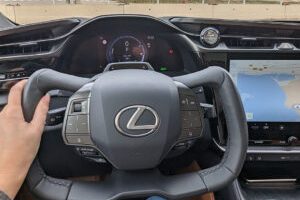 test du Volant Papillon Lexus // Source : Raphaelle Baut test du Volant Papillon Lexus // Source : Raphaelle Baut