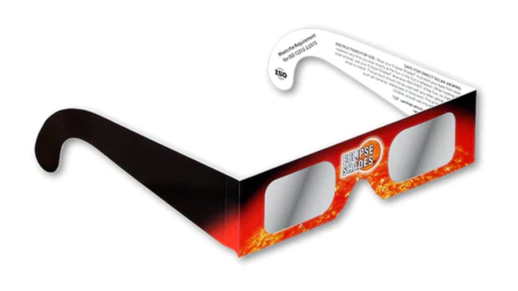 Exemple de lunettes à porter pour observer le Soleil en sécurité // Source : Andrew McCarthy Exemple de lunettes à porter pour observer le Soleil en sécurité // Source : Andrew McCarthy