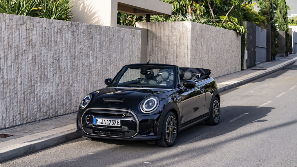 Mini Cooper SE cabriolet en 999 exemplaires // Source : Mini Mini Cooper SE cabriolet en 999 exemplaires // Source : Mini