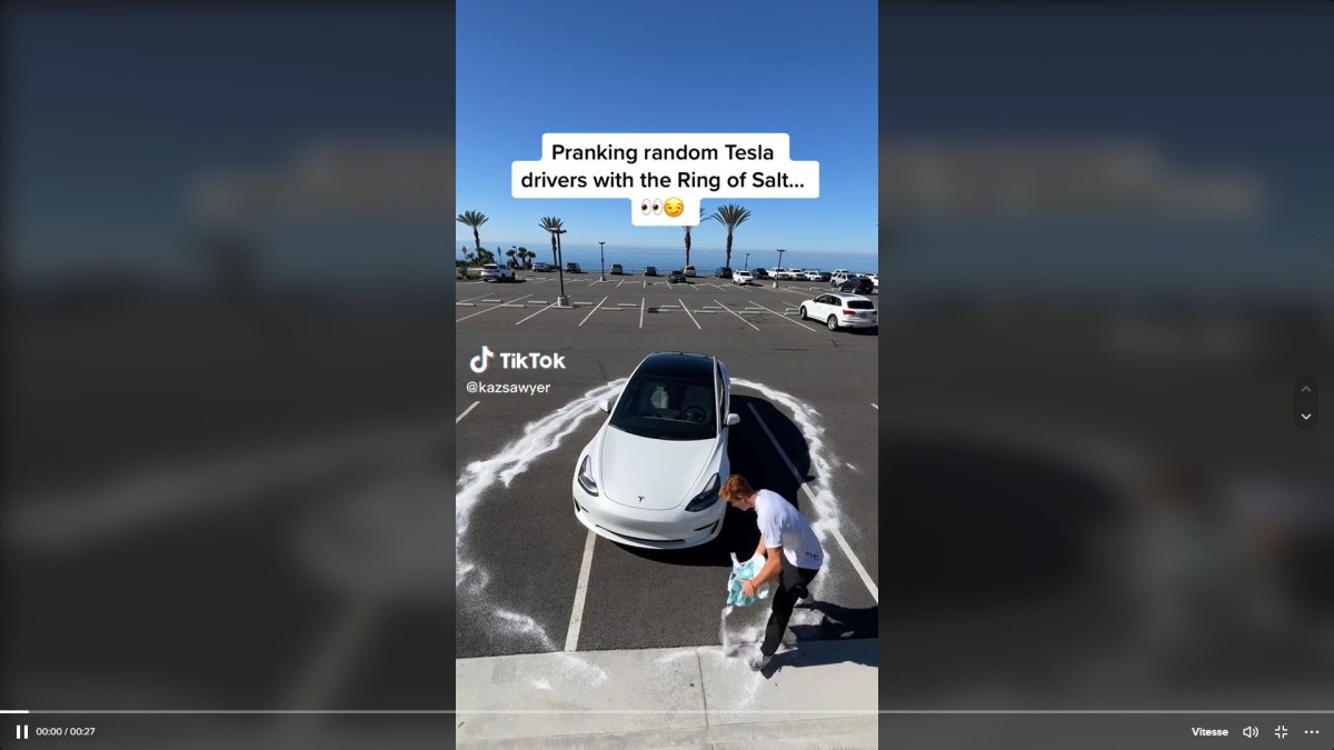 Vidéo du prank Tesla de Kaz Sawyer // Source : KazSawyer sur Tiktok Vidéo du prank Tesla de Kaz Sawyer // Source : KazSawyer sur Tiktok