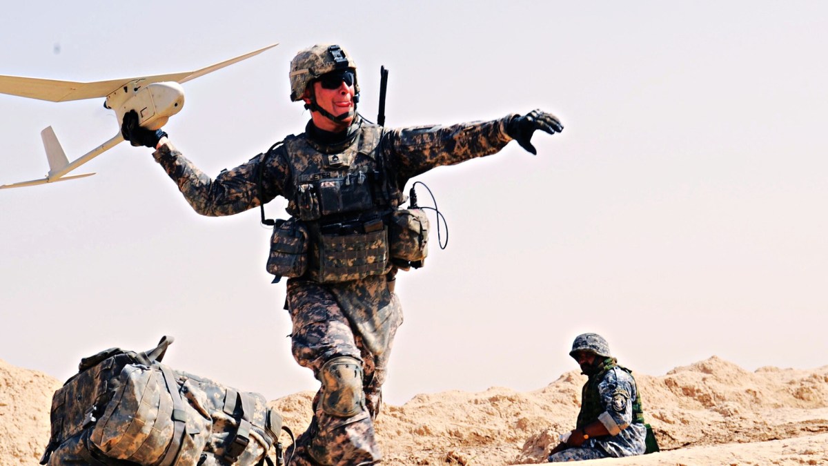 Ces mini avions aident les militaires au sol pour surveiller une zone. // Source : US army Ces mini avions aident les militaires au sol pour surveiller une zone. // Source : US army