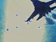 L'avion de chasse russe déversant du carburant. // Source : US Army L'avion de chasse russe déversant du carburant. // Source : US Army
