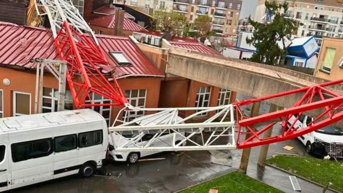 Dégâts de la tornade dans le Val-d'Oise. // Source : Via X @PKuchly57 (photo recadrée et modifiée) Dégâts de la tornade dans le Val-d'Oise. // Source : Via X @PKuchly57 (photo recadrée et modifiée)