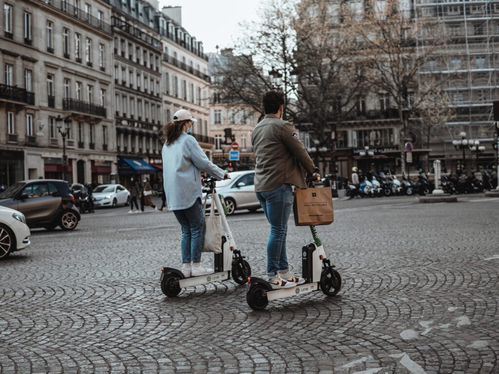 Le port du casque ne sera pas obligatoire // Source : Photo de Vlad B sur Unsplash Le port du casque ne sera pas obligatoire // Source : Photo de Vlad B sur Unsplash