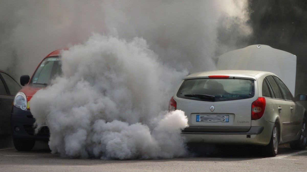 Pollution des voitures thermiques et ZFE // Source : Ben_Kerckx - Pixabay Pollution des voitures thermiques et ZFE // Source : Ben_Kerckx - Pixabay