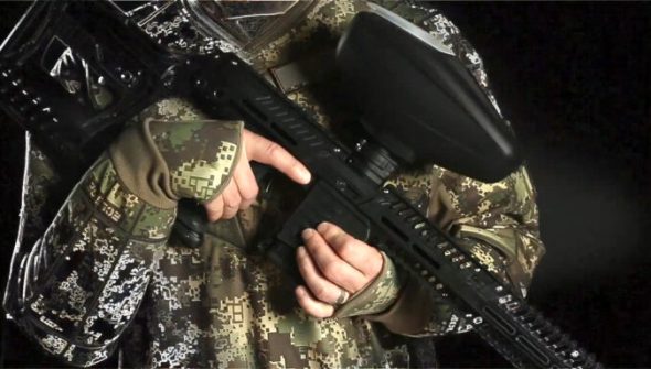 Un exemple d'armes qui peuvent être utilisées pour marquer des manifestants // Source : YT/Planet Eclipse