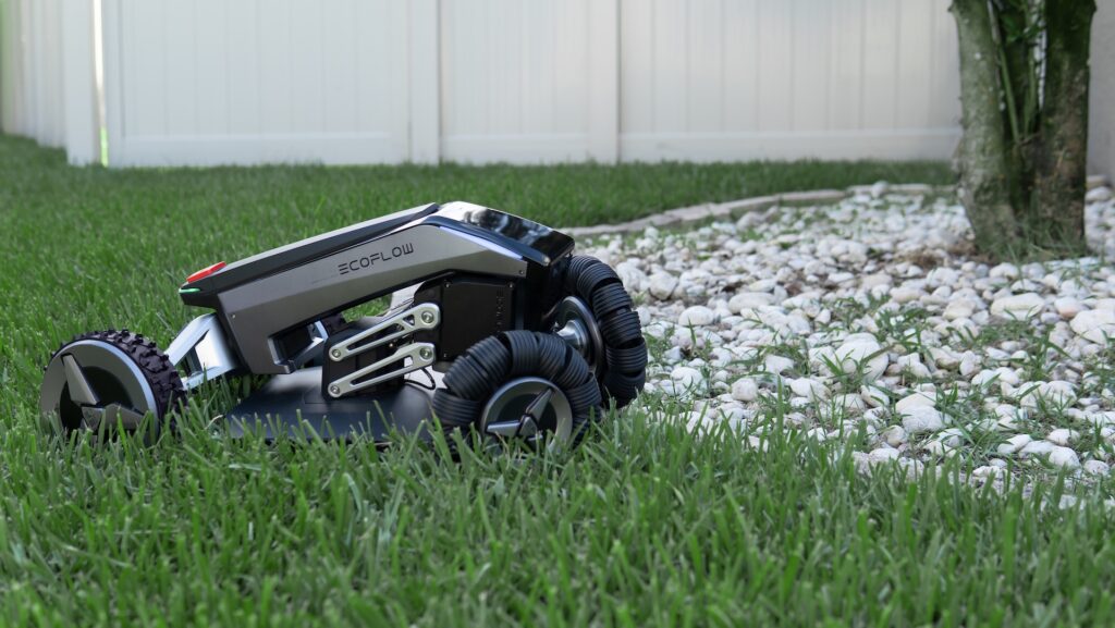 L'EcoFlow Blade peut éviter les obstacles ou passer sur les plus petits // Source : EcoFlow L'EcoFlow Blade peut éviter les obstacles ou passer sur les plus petits // Source : EcoFlow