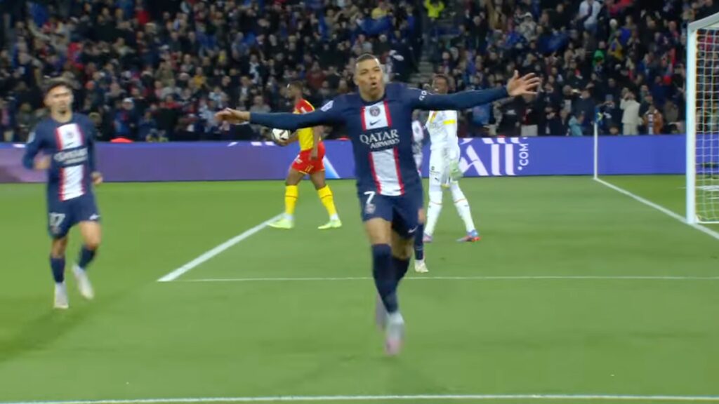 Kylian Mbappé avec le PSG // Source : Capture YouTube Ligue 1 Kylian Mbappé avec le PSG // Source : Capture YouTube Ligue 1