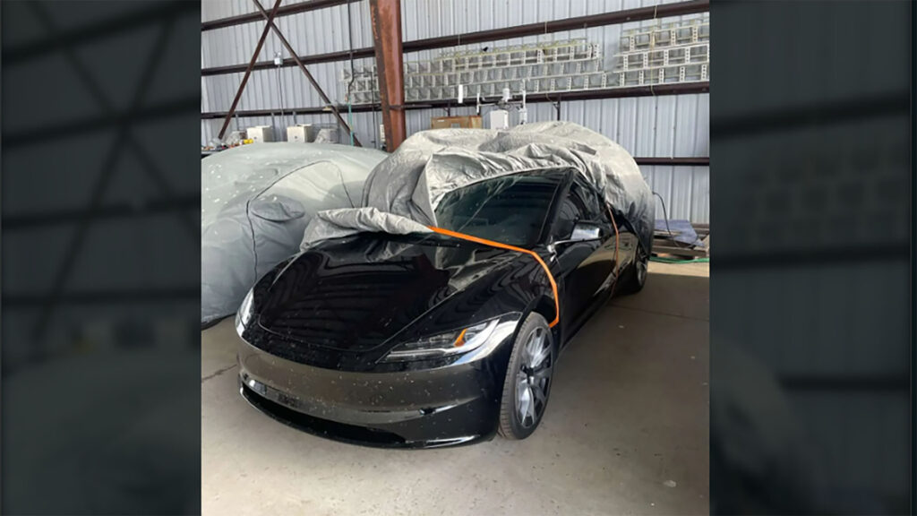 Fuite de la future Model 3 sur reddit // Source : Reddit Fuite de la future Model 3 sur reddit // Source : Reddit