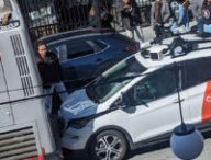 Un accident d'un robotaxi Cruise à San Francisco // Source : @d_bau13 sur Twitter Un accident d'un robotaxi Cruise à San Francisco // Source : @d_bau13 sur Twitter