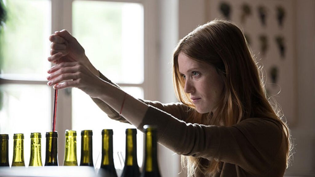 Camille (Fleur Geffrier) dans Les Gouttes de Dieu // Source : Apple TV+ Camille (Fleur Geffrier) dans Les Gouttes de Dieu // Source : Apple TV+
