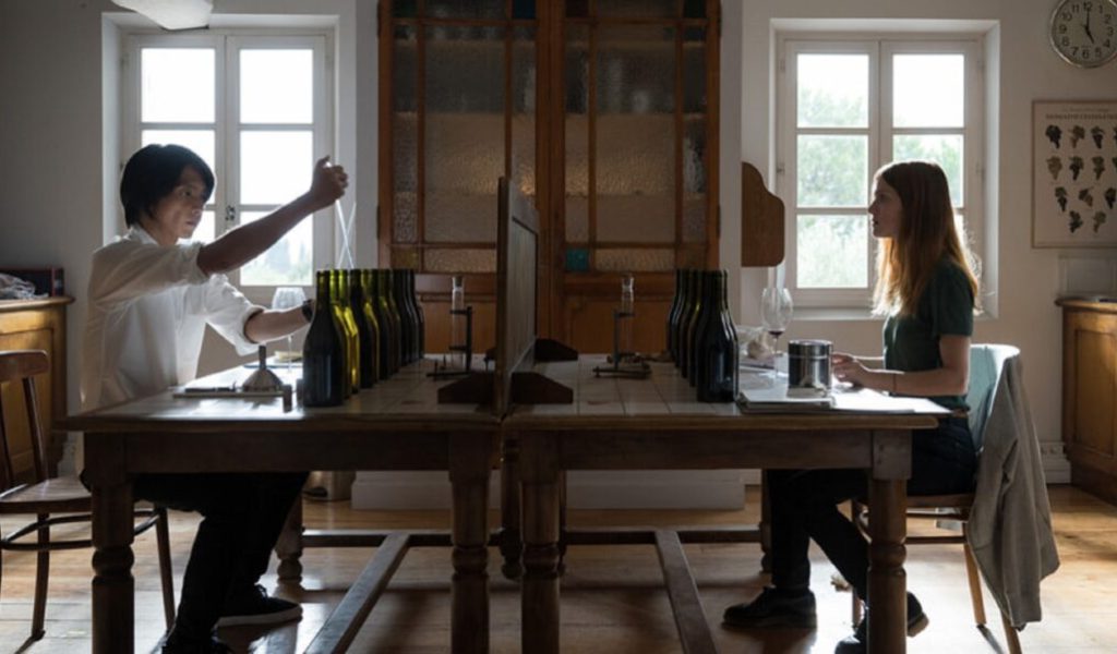 Camille et Issei se battent avec... des mélanges de vins // Source : Apple TV+ Camille et Issei se battent avec... des mélanges de vins // Source : Apple TV+
