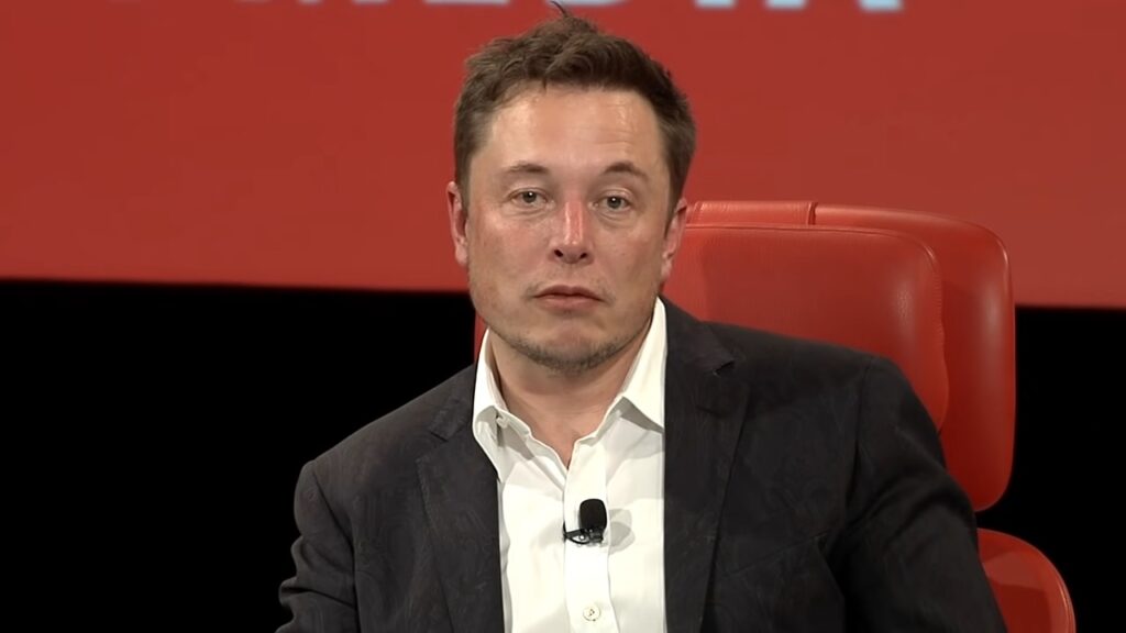 Elon Musk lors de la conférence Recode — lorsqu'il a dit que les Tesla pouvez d'ores et déjà conduire mieux que les humains // Source : YouTube / Recode Elon Musk lors de la conférence Recode — lorsqu'il a dit que les Tesla pouvez d'ores et déjà conduire mieux que les humains // Source : YouTube / Recode