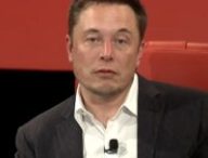 Elon Musk lors de la conférence Recode — lorsqu'il a dit que les Tesla pouvez d'ores et déjà conduire mieux que les humains // Source : YouTube / Recode
