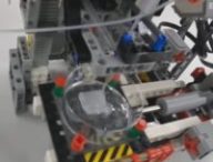 L'imprimante en Lego. // Source : Capture d'écran YouTube Cardiff University L'imprimante en Lego. // Source : Capture d'écran YouTube Cardiff University