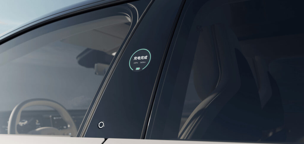 Les informations sur la batterie et l'état de charge seront affichées sur un petit écran // Source : Zeekr Les informations sur la batterie et l'état de charge seront affichées sur un petit écran // Source : Zeekr