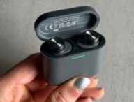 Les écouteurs Bowers & Wilkins Pi5 S2 // Source : Maxime Claudel pour Numerama