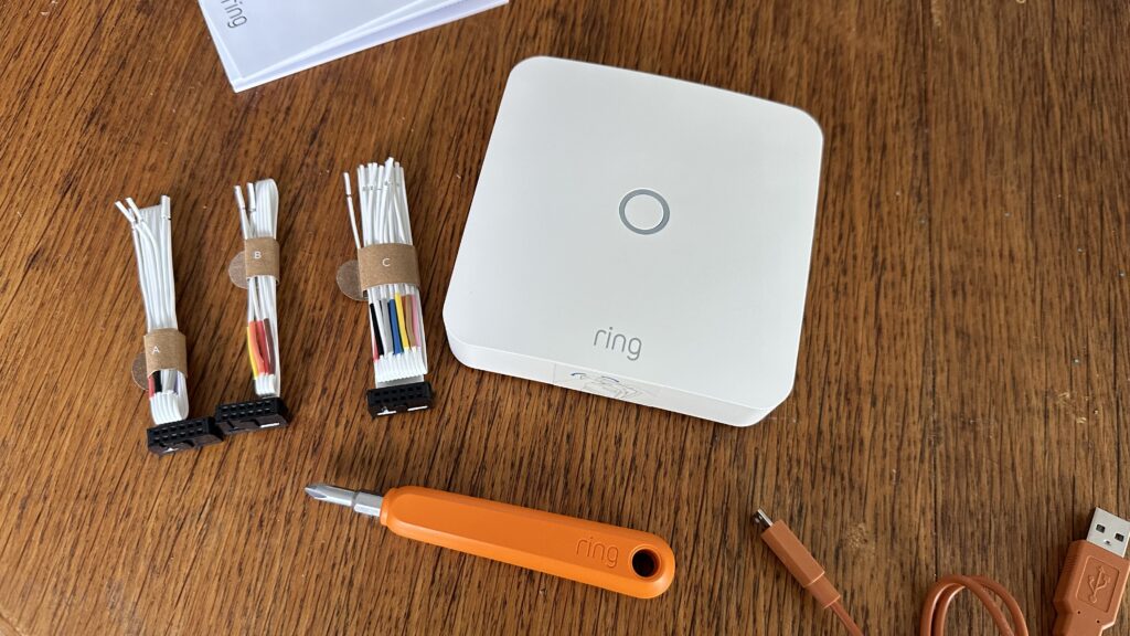 Le Ring Intercom est livré avec plusieurs câbles. L'application vous dit quel kit et vous guide étape par étape. // Source : Numerama Le Ring Intercom est livré avec plusieurs câbles. L'application vous dit quel kit et vous guide étape par étape. // Source : Numerama