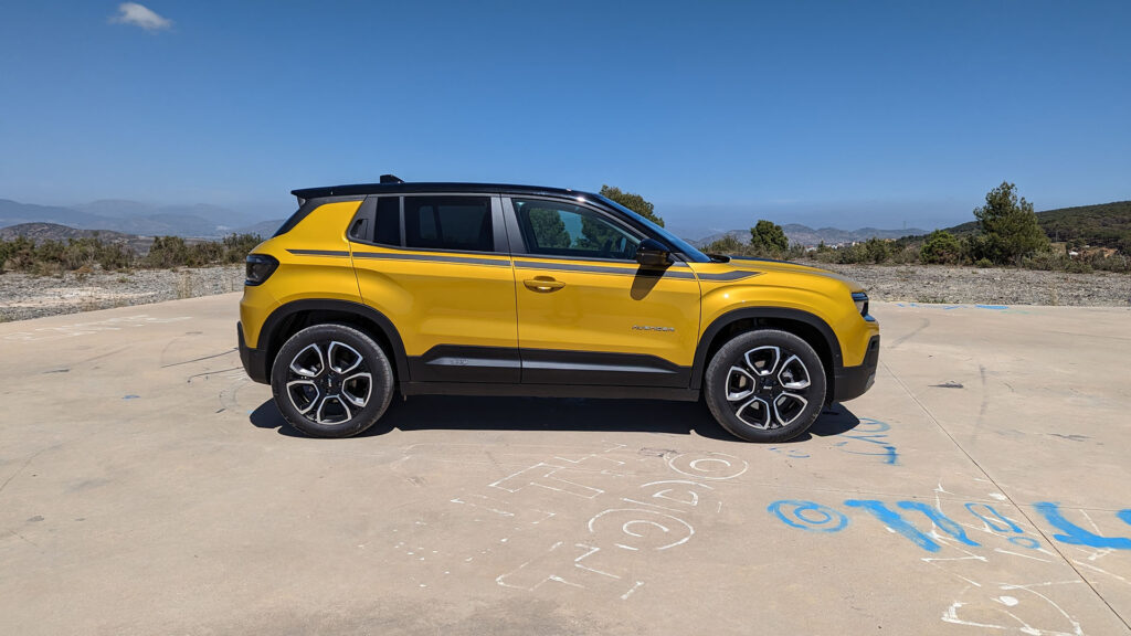 Jeep Avenger et ses 4,08 m // Source : Raphaelle Baut pour Numerama Jeep Avenger et ses 4,08 m // Source : Raphaelle Baut pour Numerama