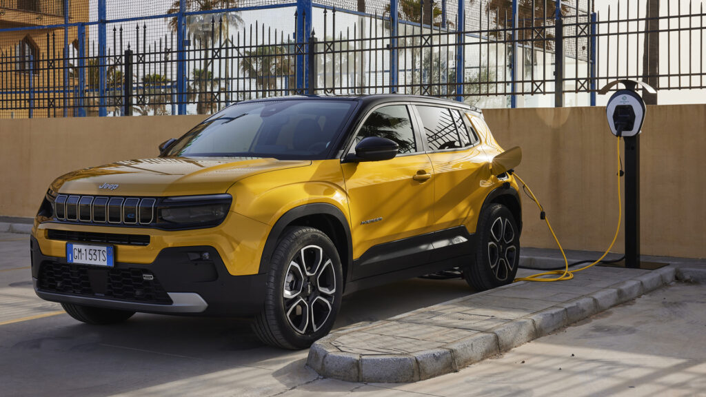 Jeep Avenger en charge // Source : Jeep Jeep Avenger en charge // Source : Jeep