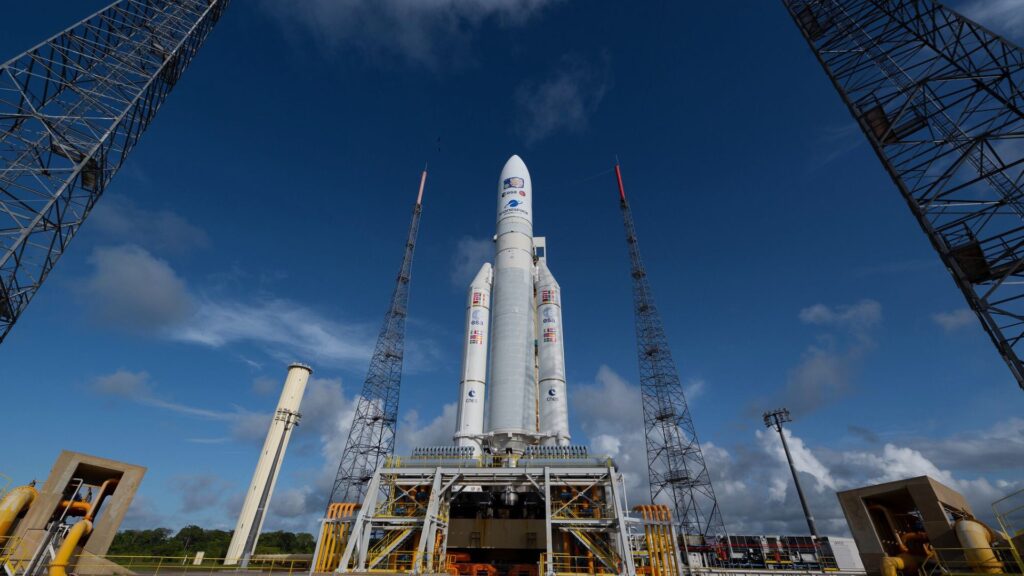 La fusée Ariane 5 qui transportera JUICE. // Source : Flickr/CC/ESA - S. Corvaja (photo recadrée et modifiée avec Canva) La fusée Ariane 5 qui transportera JUICE. // Source : Flickr/CC/ESA - S. Corvaja (photo recadrée et modifiée avec Canva)