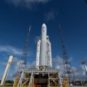 La fusée Ariane 5 qui transportera JUICE. // Source : Flickr/CC/ESA - S. Corvaja (photo recadrée et modifiée avec Canva) La fusée Ariane 5 qui transportera JUICE. // Source : Flickr/CC/ESA - S. Corvaja (photo recadrée et modifiée avec Canva)
