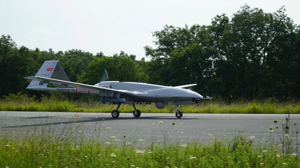 Un Bayraktar TB2, un drone de 12m de long, équipé de 4 missiles. // Source : Baykar Un Bayraktar TB2, un drone de 12m de long, équipé de 4 missiles. // Source : Baykar