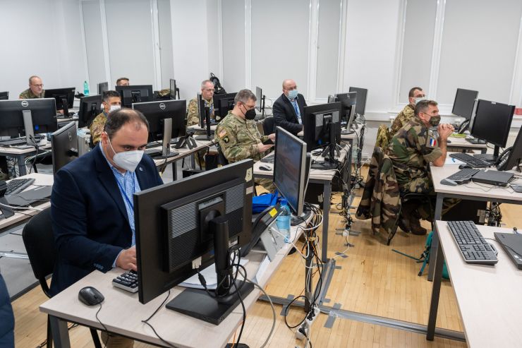 L'Estonie accueille chaque l'exercice militaire de l'OTAN dans la cyberdéfense. Ici à Tallin en 2021. // Source : OTAN L'Estonie accueille chaque l'exercice militaire de l'OTAN dans la cyberdéfense. Ici à Tallin en 2021. // Source : OTAN