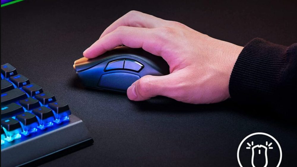 La souris gaming Razer Naga Trinity V2 Pro a une bonne prise en main // Source : montage Numerama