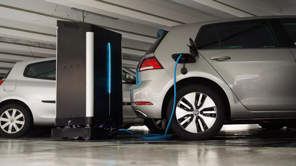 Robot de recharge autonome Charles // Source : Mob Energy Robot de recharge autonome Charles // Source : Mob Energy